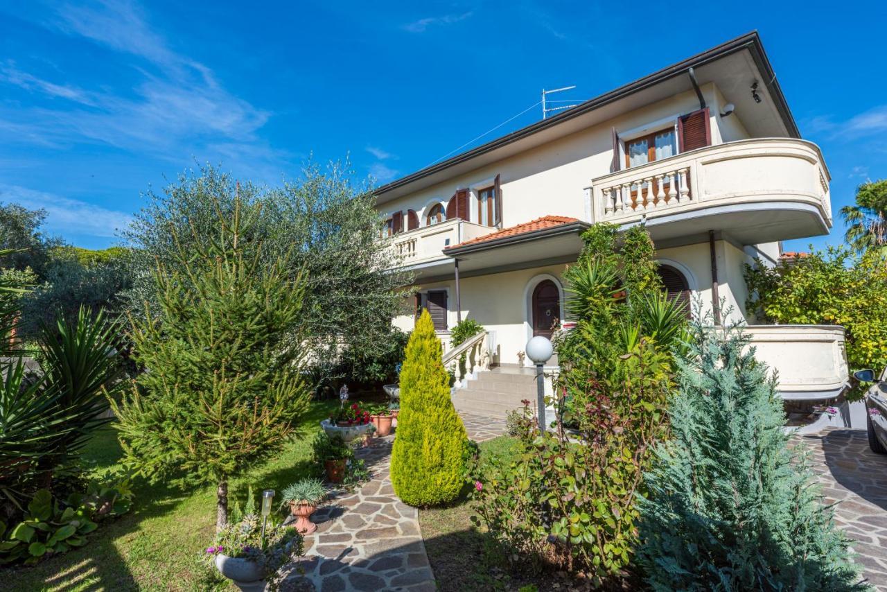 Residenza Tirrenia By Mmega Appartement Marina di Massa Buitenkant foto