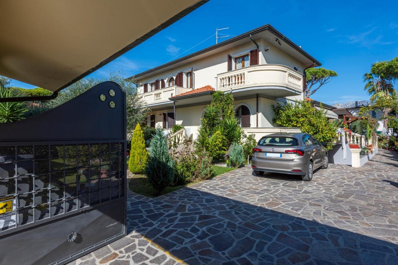 Residenza Tirrenia By Mmega Appartement Marina di Massa Buitenkant foto