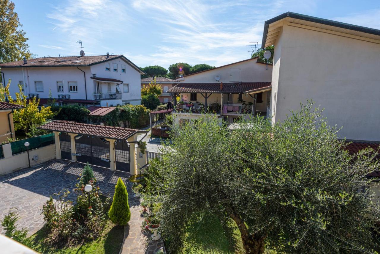 Residenza Tirrenia By Mmega Appartement Marina di Massa Buitenkant foto